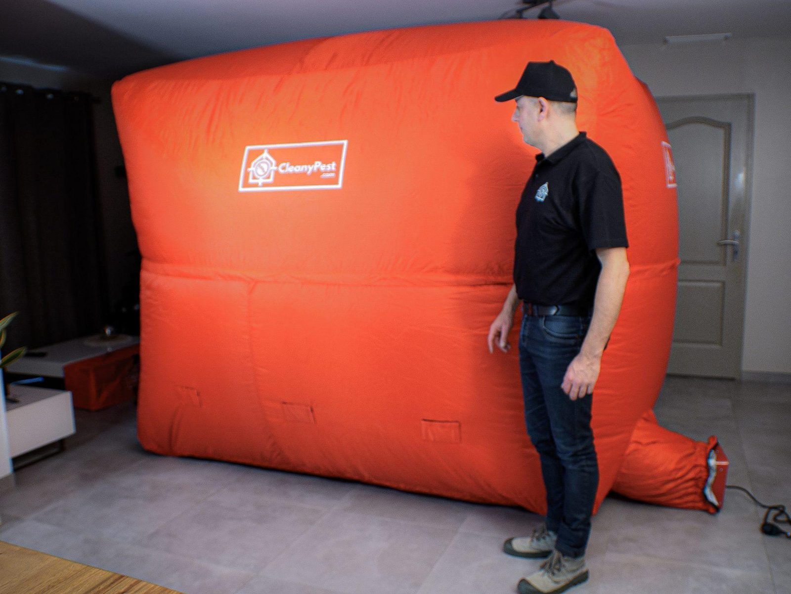Pascal Sergent et la tente chauffante CleanyPest XXL