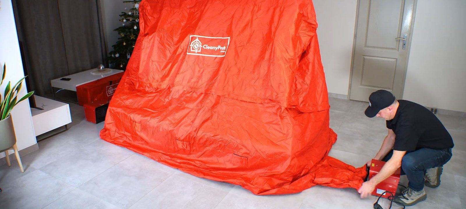 Branchement d'une unité de chauffe sur la tente CleanyPest XXL